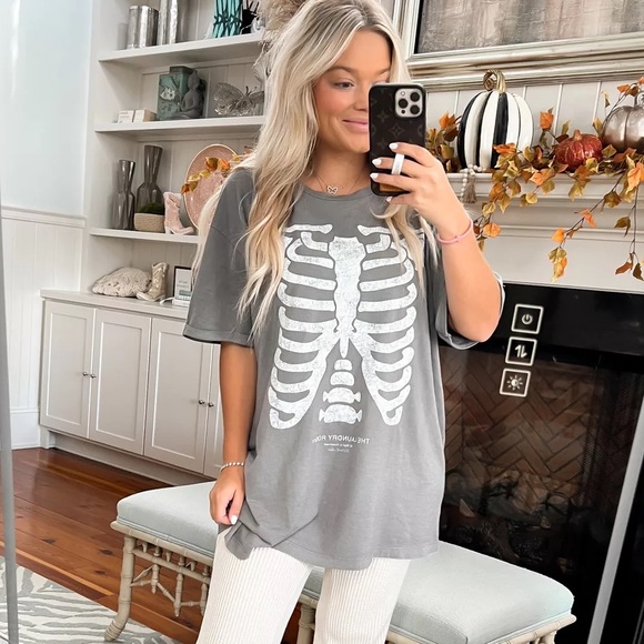 NEW! ☠️The Laundry Room Skeleton t Shirt - Picture 1 of 5